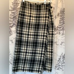 Eddie Bauer Legend Collection Plaid Black and Cream Women's Blanket Skirt